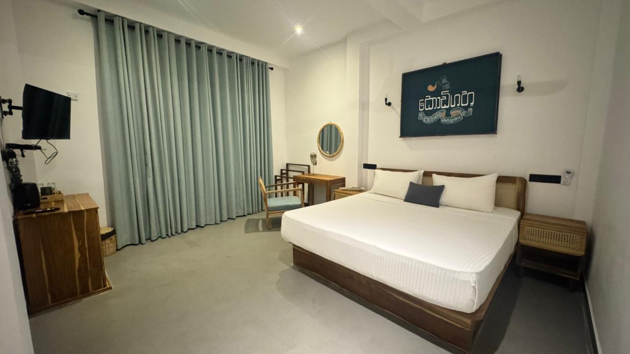 Deluxe room bathroom and amenities